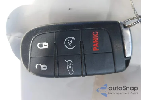 2015 Jeep Grand Cherokee Altitude z USA, uszkodzony, nr VIN 1C4RJFAG7FC877174